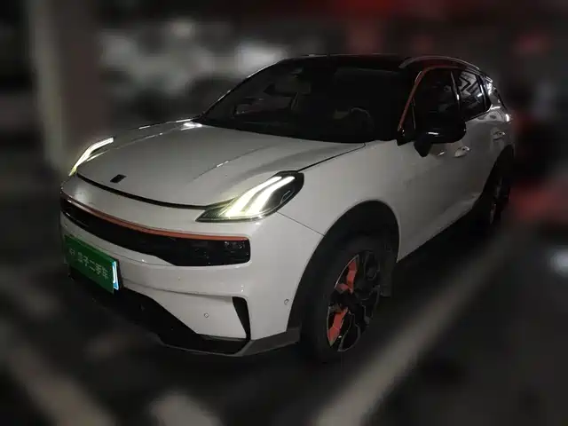 2021 Lynk & Co 06