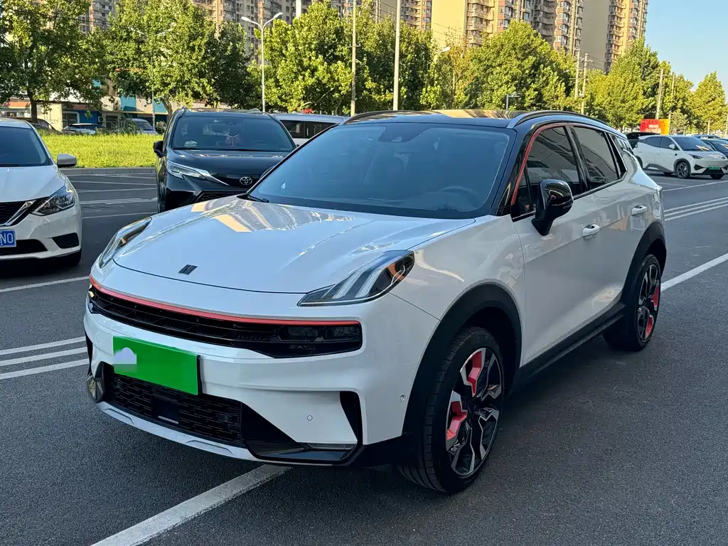 Lynk & Co 06