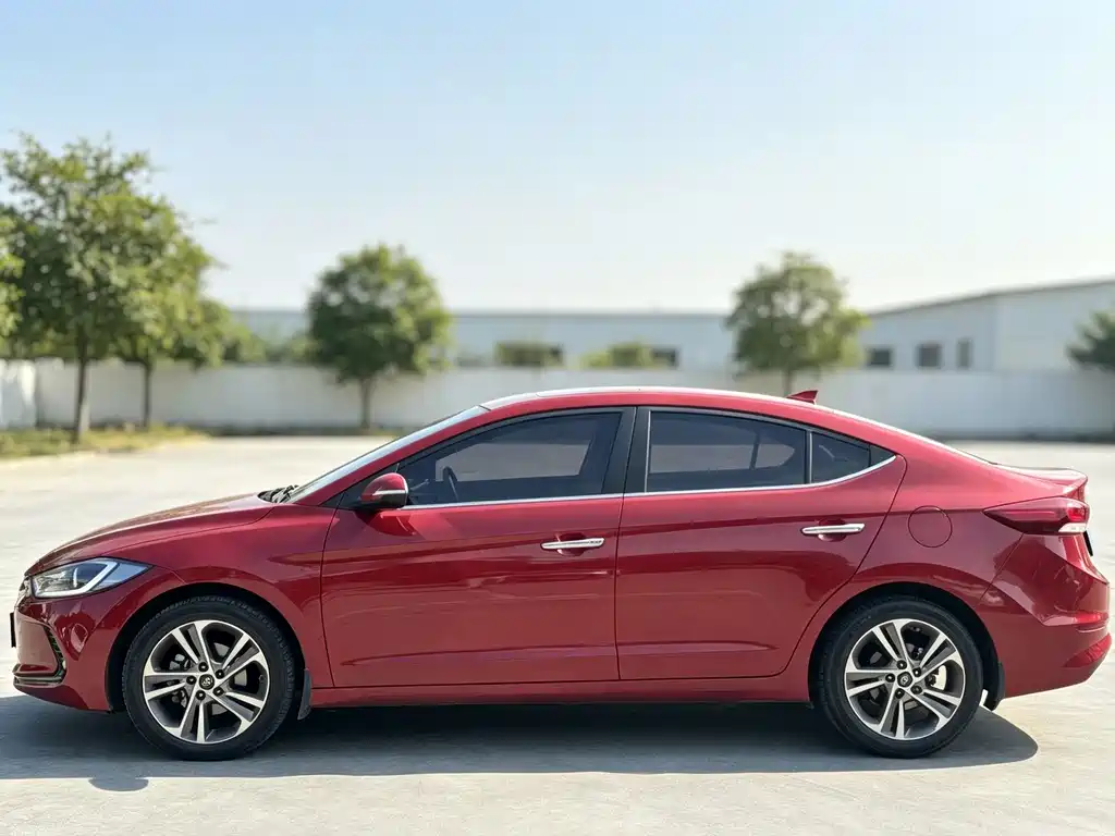 Hyundai Elantra — миниатюра 3