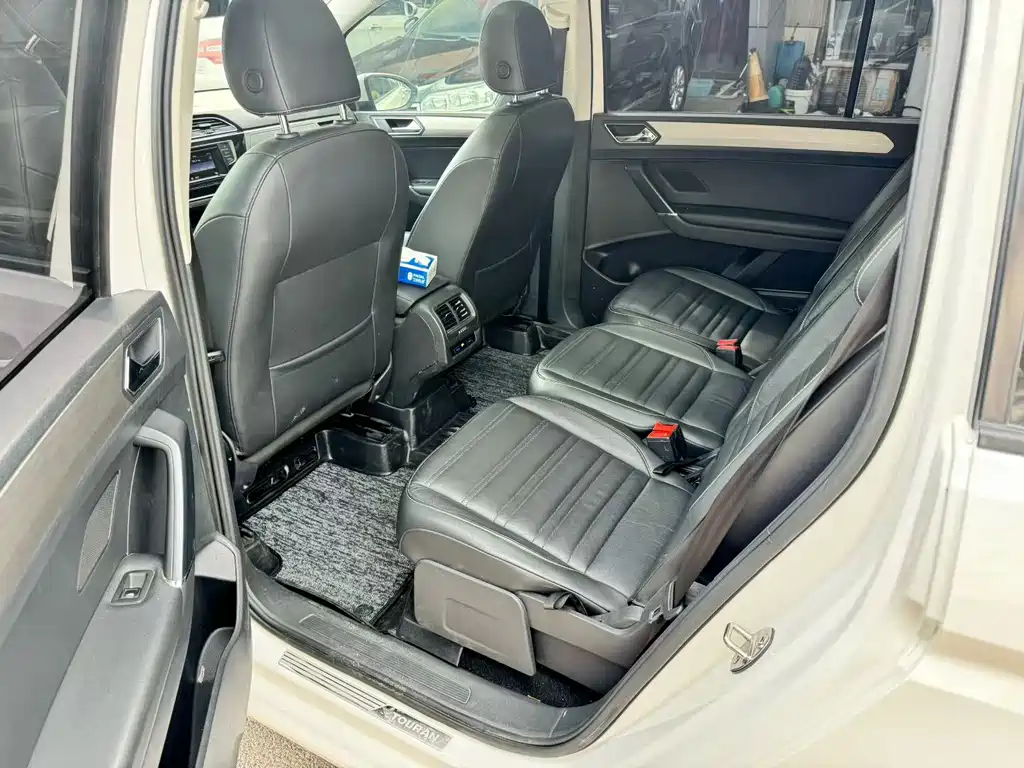 Volkswagen Touran — миниатюра 2