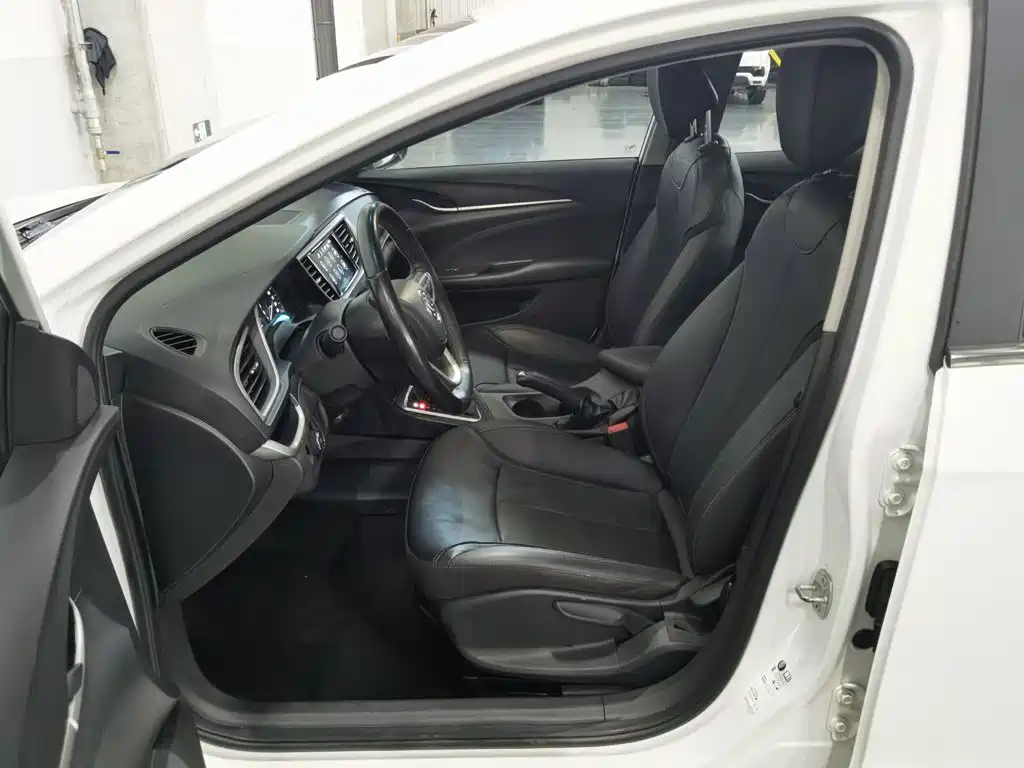 Buick Excelle — миниатюра 10