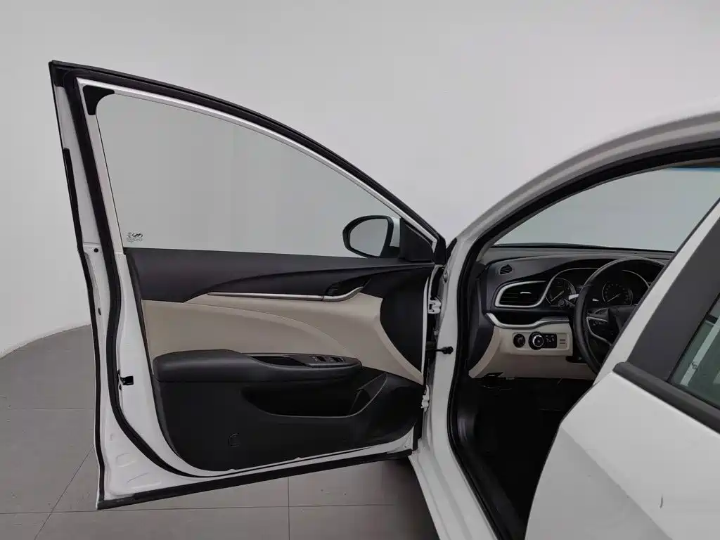 Buick Excelle — миниатюра 8
