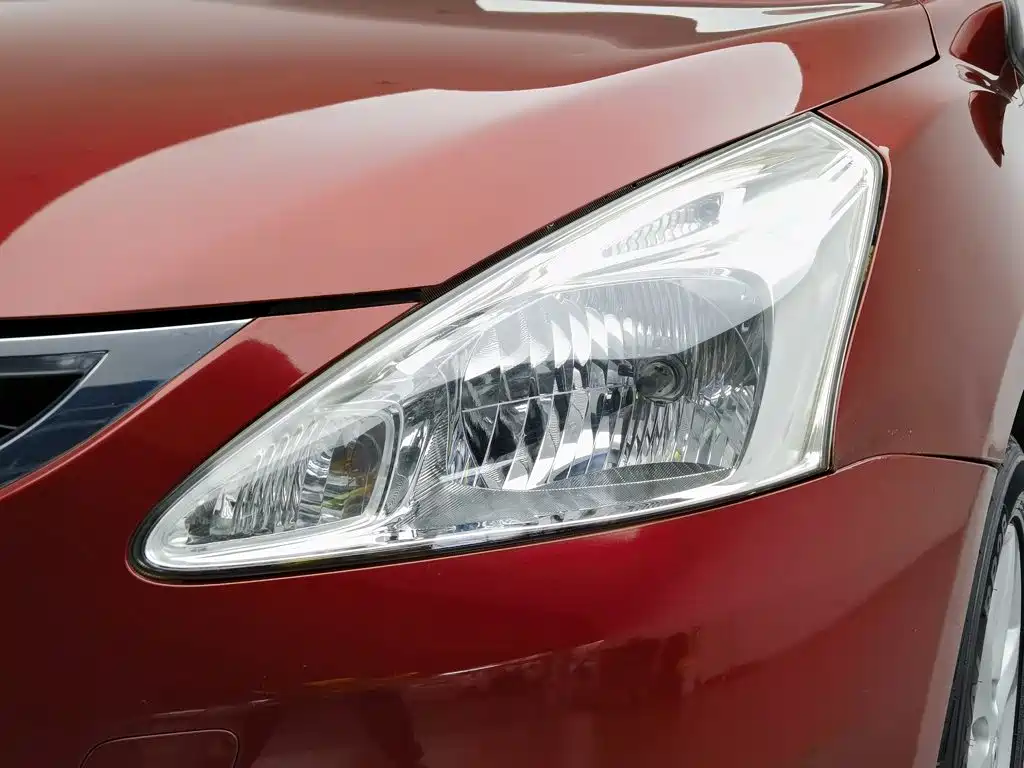 Nissan Tiida — миниатюра 7