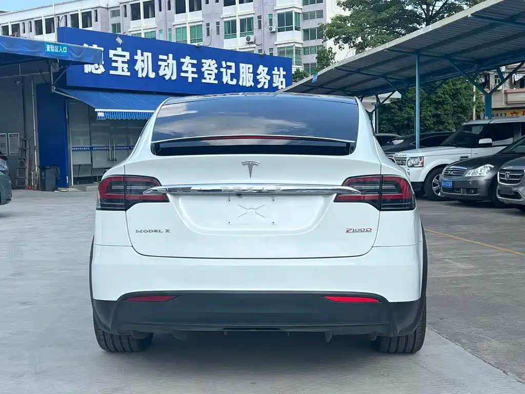 TESLA MODEL X