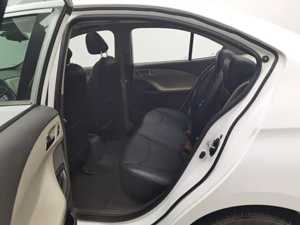 Chevrolet Sail — миниатюра 15