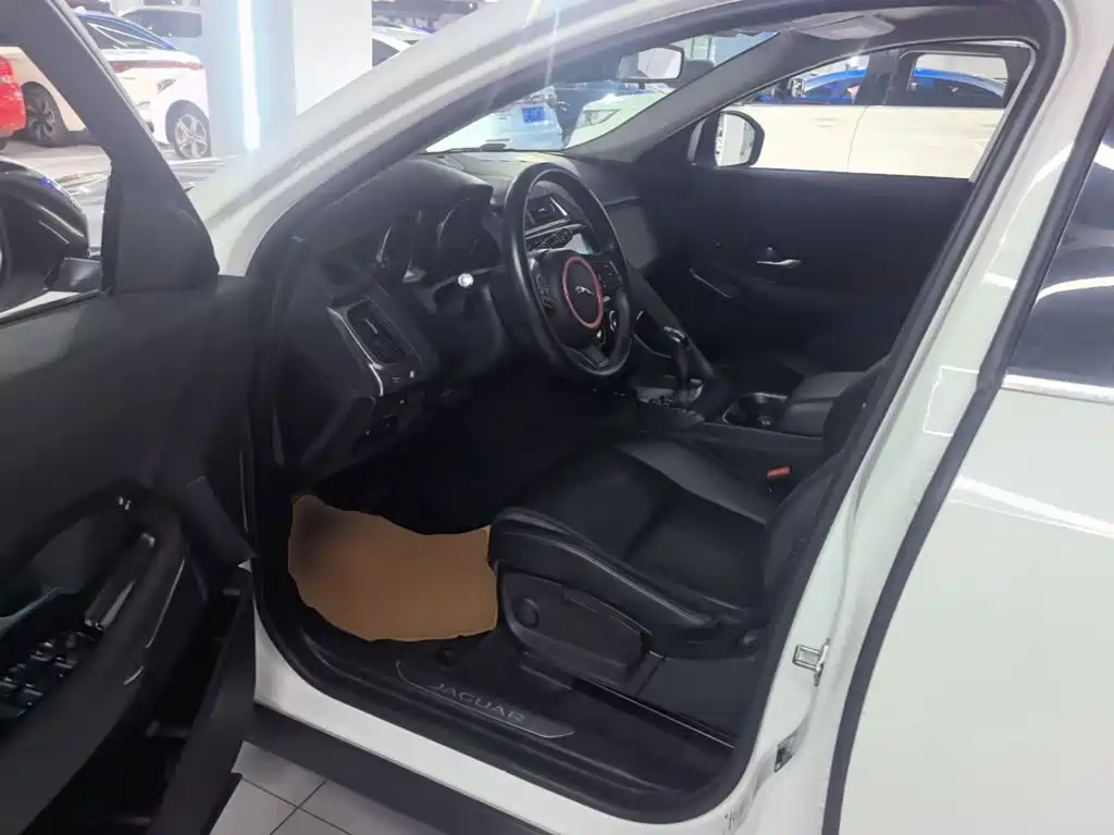 Jaguar E-PACE — миниатюра 16