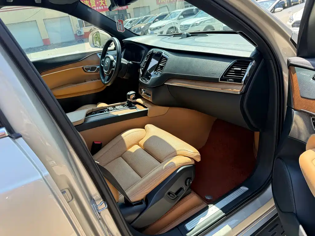 Volvo XC90 — миниатюра 8