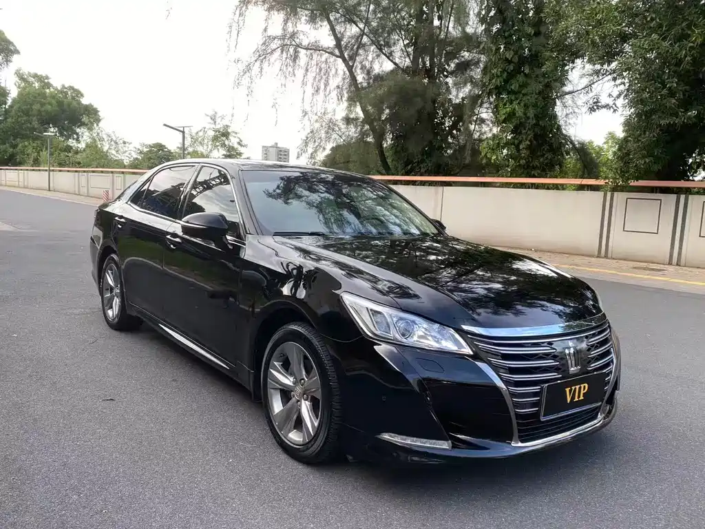 Toyota Crown — миниатюра 2