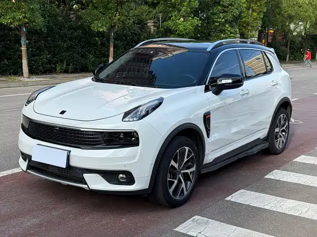 2018 Lynk & Co 01