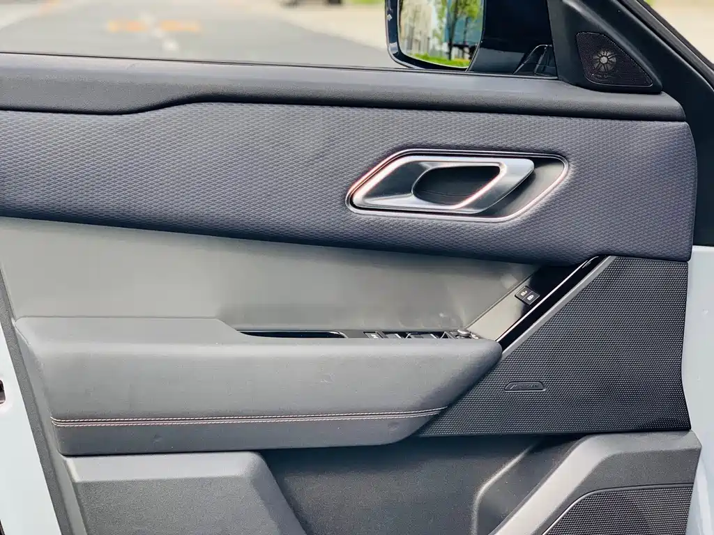 Land Rover Velar — миниатюра 11