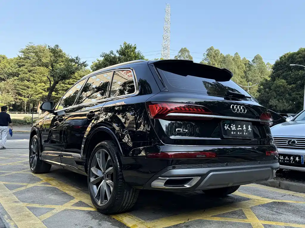 Audi Q7 2023 55 TFSI quattro S line Sport