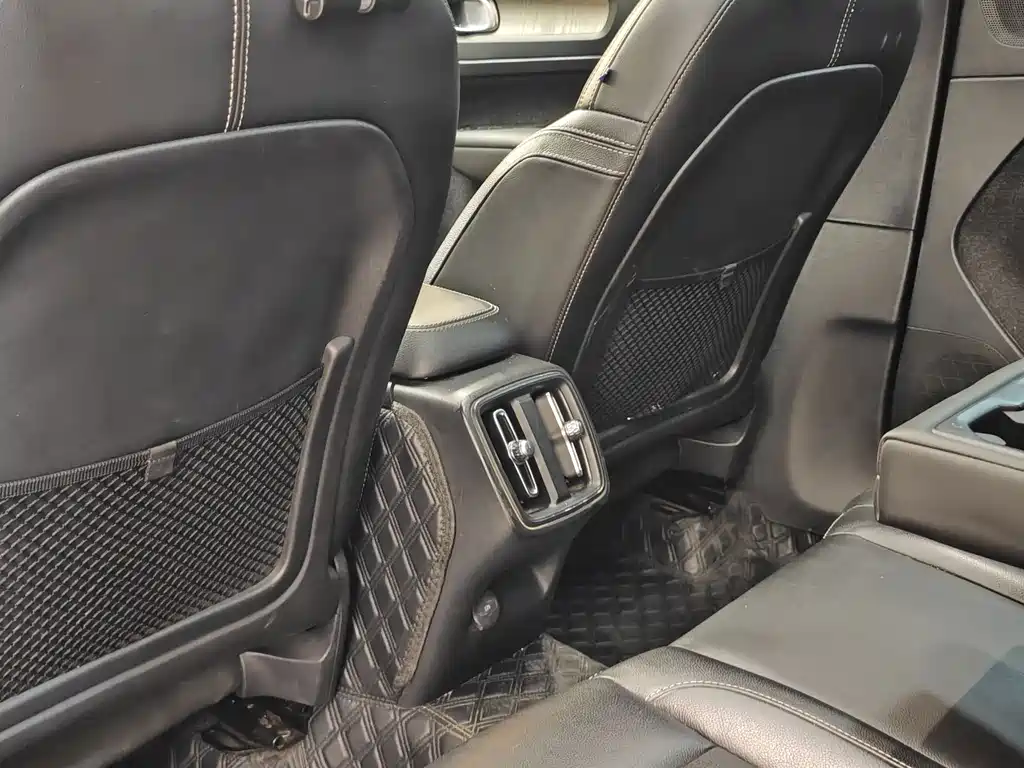 Volvo XC40 — миниатюра 23