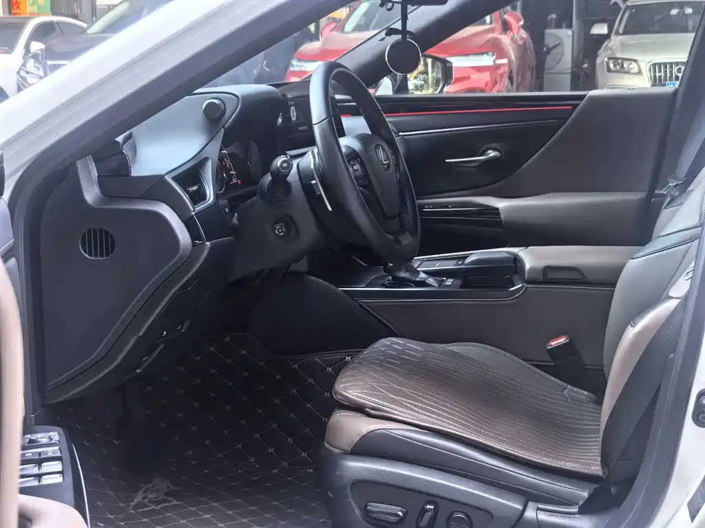 Lexus ES — миниатюра 5