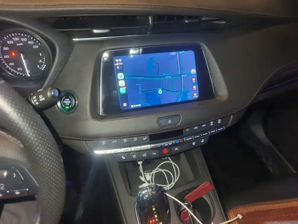 Cadillac XT4 — миниатюра 6