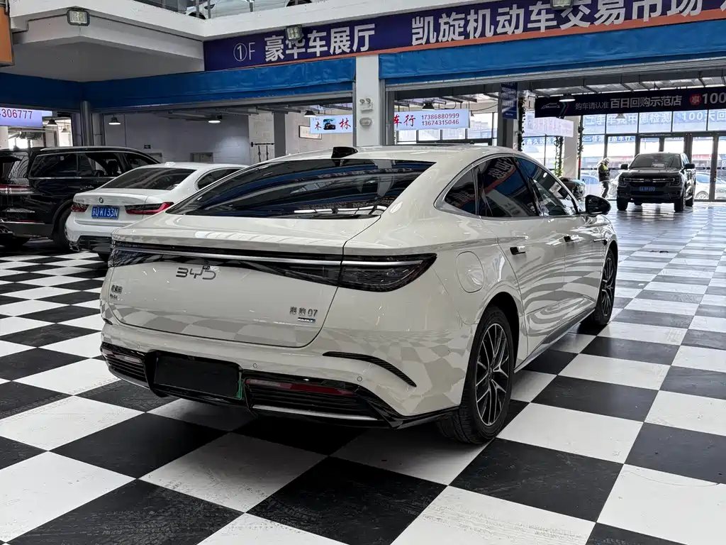 BYD SEAL 07 DM I