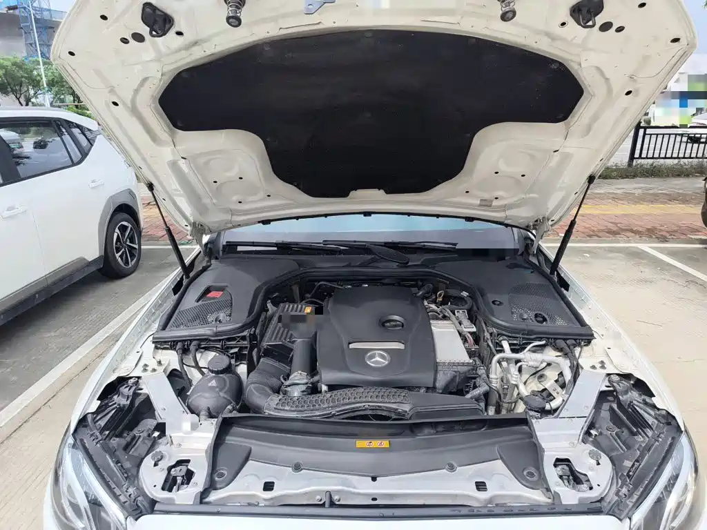 Mercedes-Benz E-Class — миниатюра 11