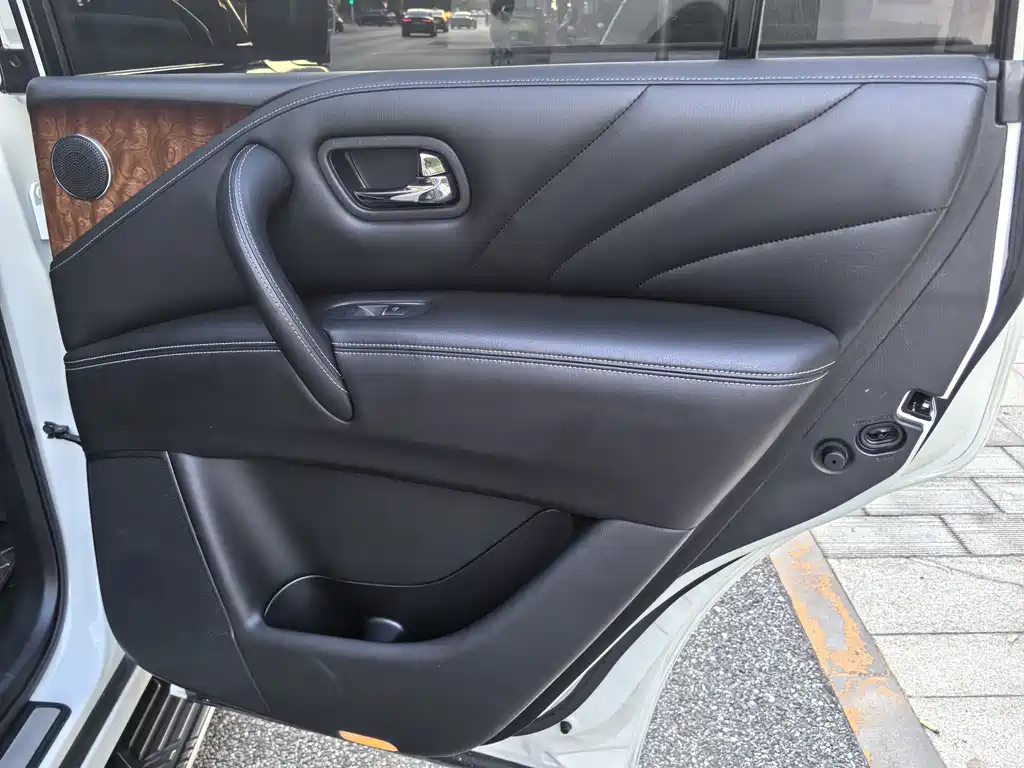 Infiniti QX80 — миниатюра 14