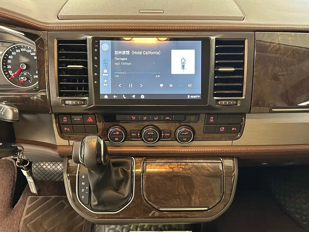 Volkswagen Caravelle — миниатюра 16