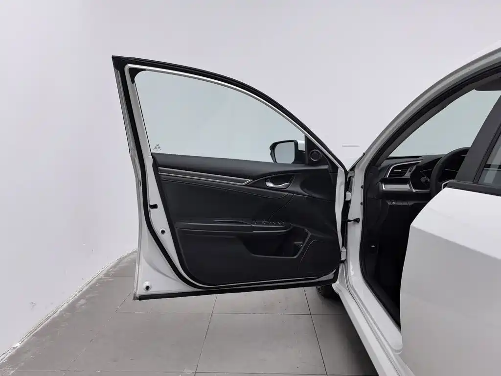 Honda Civic — миниатюра 8