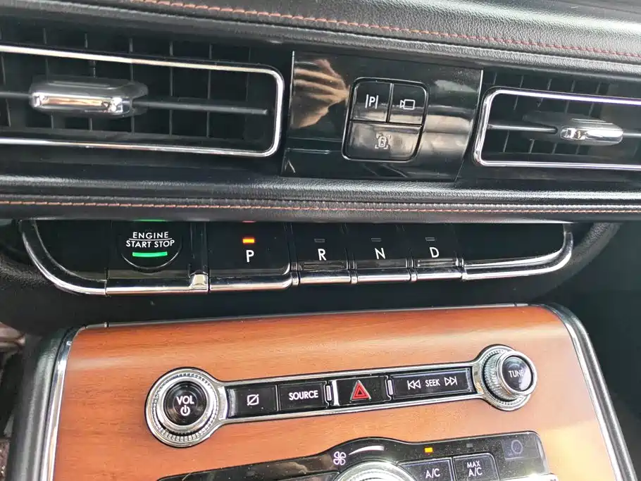 Lincoln Aviator — миниатюра 16