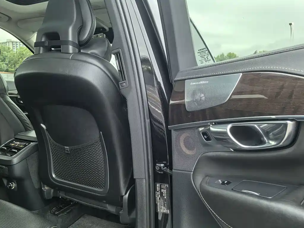 Volvo XC90 — миниатюра 21