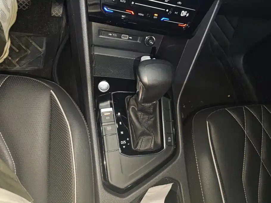 Volkswagen Tiguan L — миниатюра 16