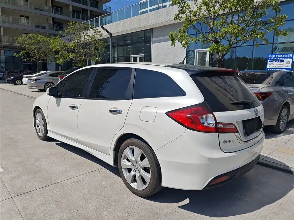Honda Jade 2016 1.8L CVT Luxury 5 мест
