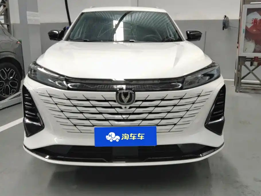 Заказать Changan 长安CS75PLUS 2026 года за 3 688 529 ₽  из Китая
