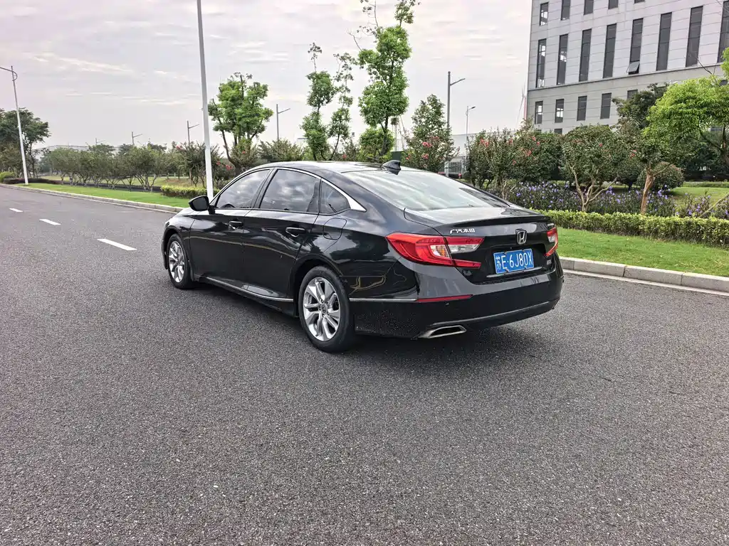 Honda Accord — миниатюра 14