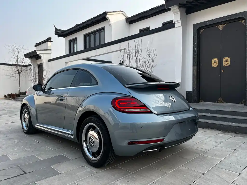 VOLKSWAGEN BEETLE