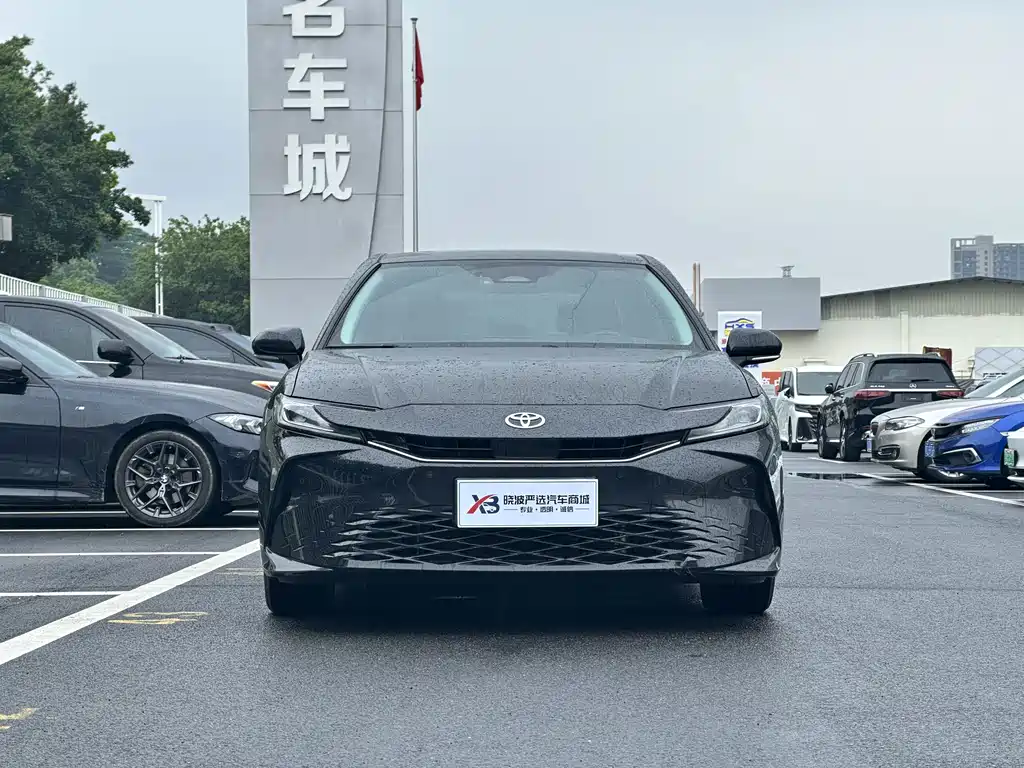 Toyota Camry — миниатюра 2