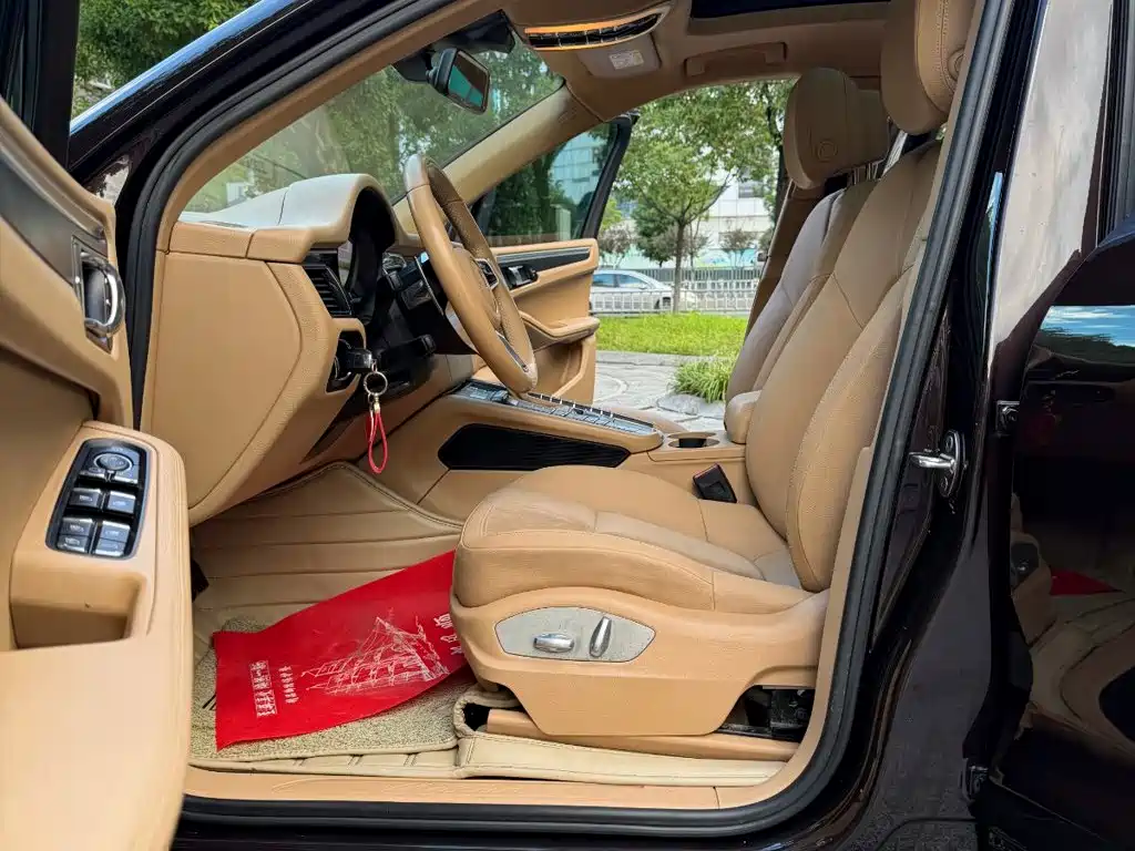 Porsche Macan — миниатюра 10