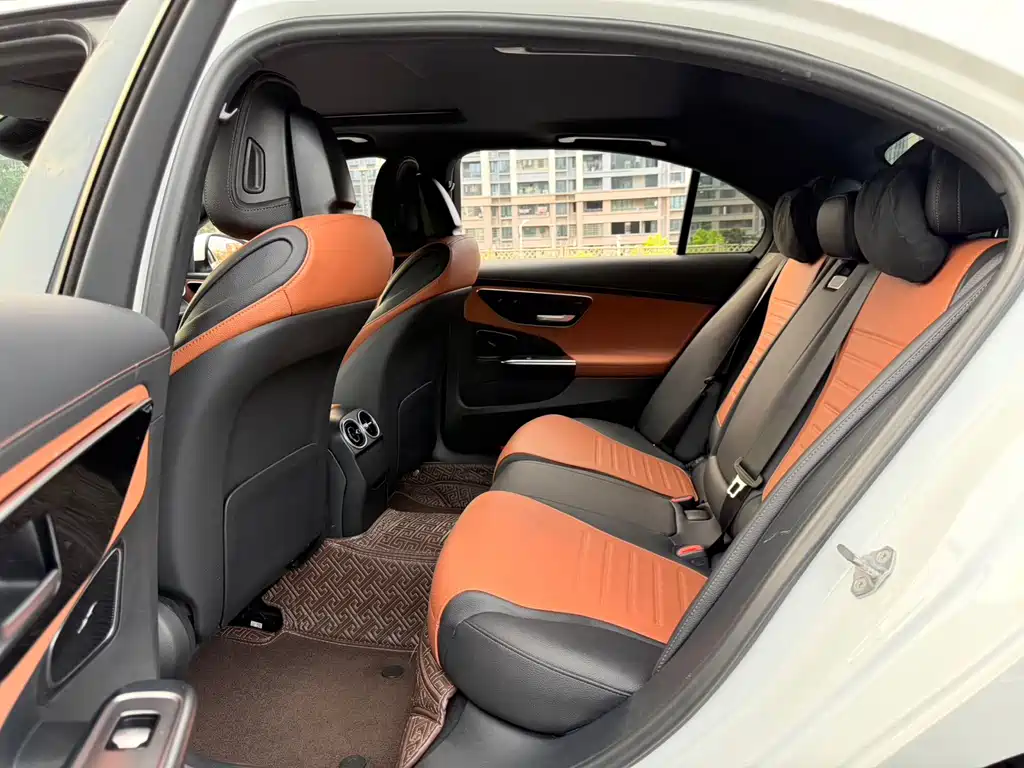 Mercedes-Benz C-Class — миниатюра 12
