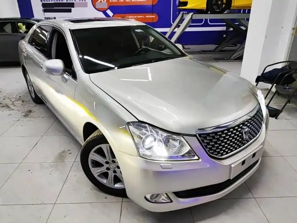 Toyota Crown — миниатюра 2