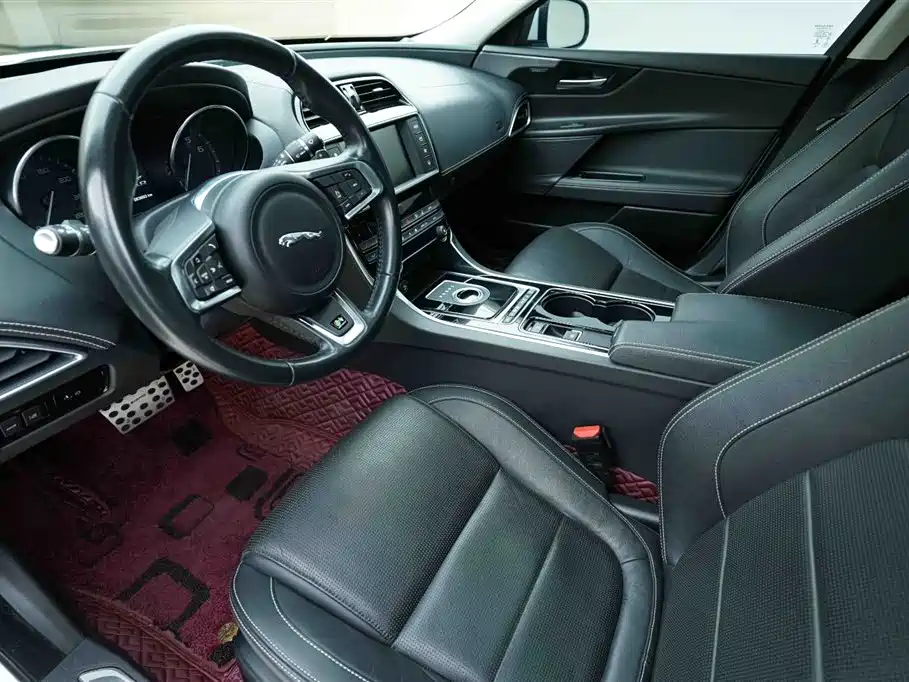 Jaguar XE 2015 2.0T 240PS R-Sport