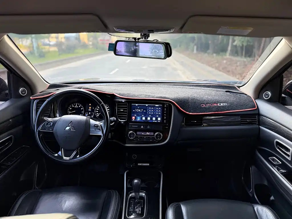 Mitsubishi Outlander — миниатюра 9