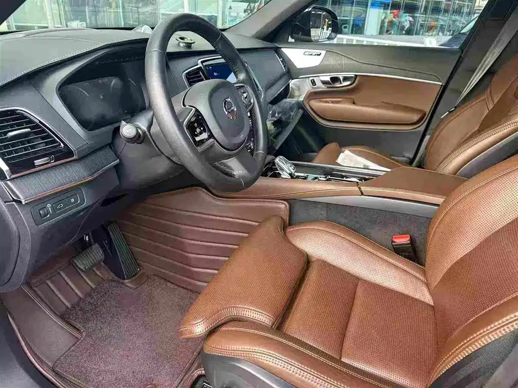 Volvo XC90 PHEV — миниатюра 6