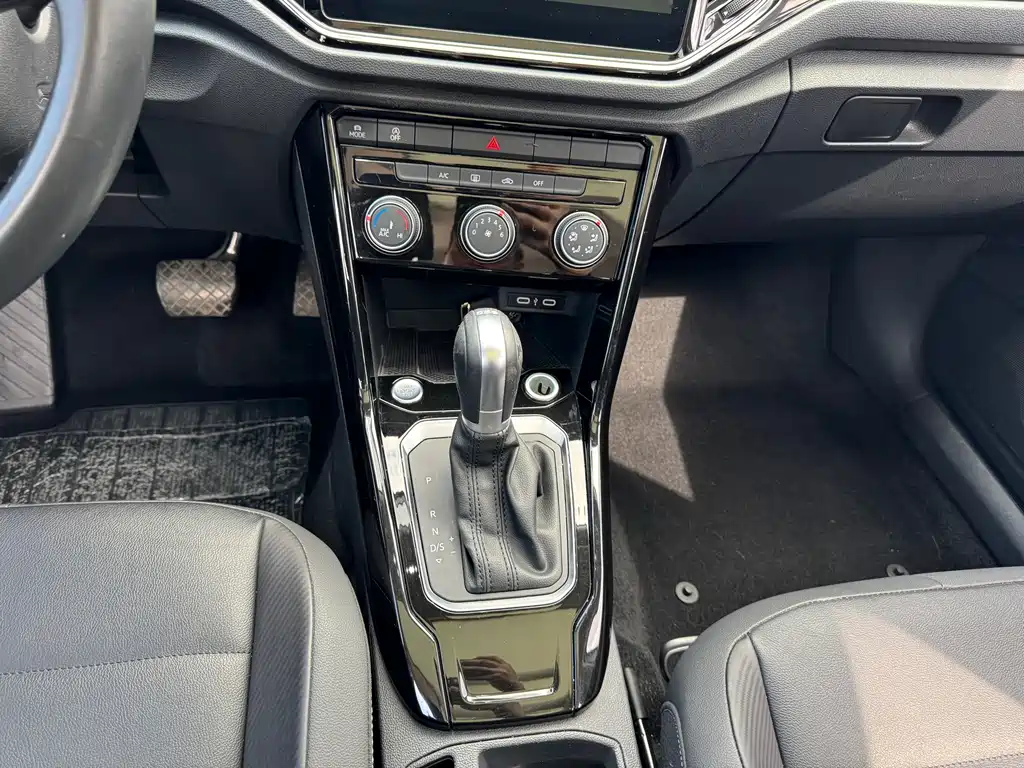 VOLKSWAGEN T ROC EXPLORING SONGS