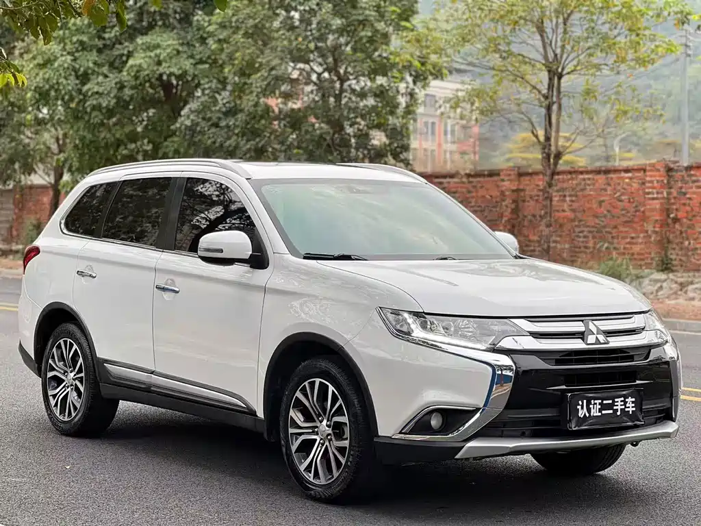 MITSUBISHI OUTLANDER