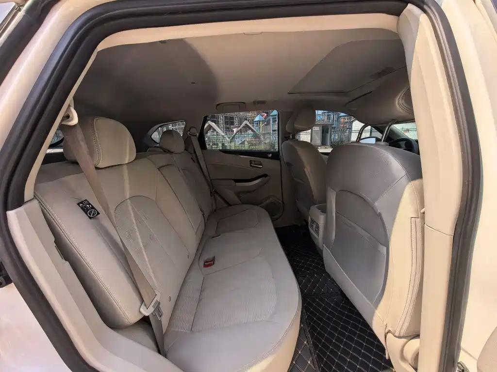 Venucia T70 2.0L CVT Wise Fun Edition, фото 8