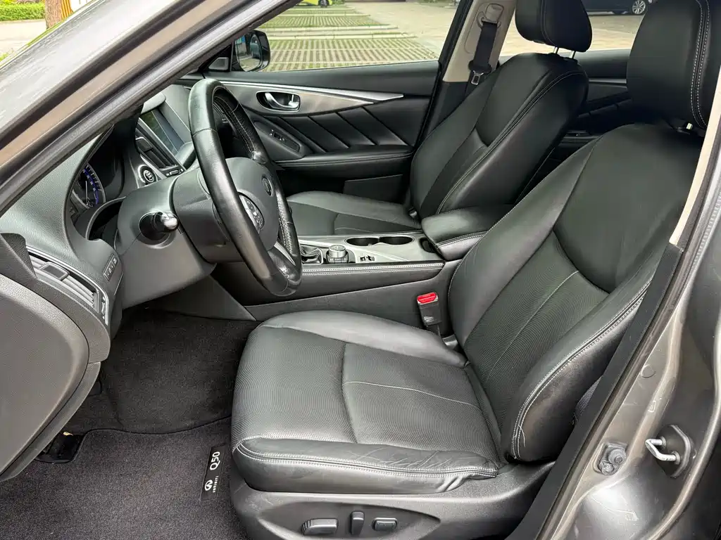Infiniti Q50L 2015 2.0T Enjoy