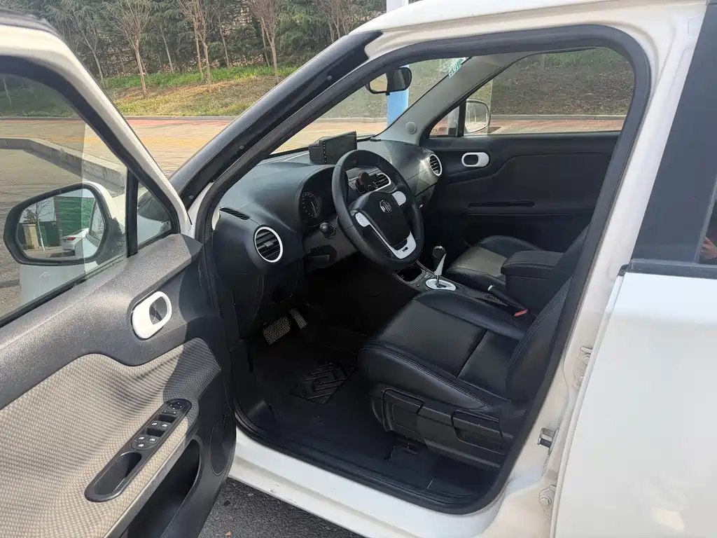 MG 3 2013 1.5L AMT Elite