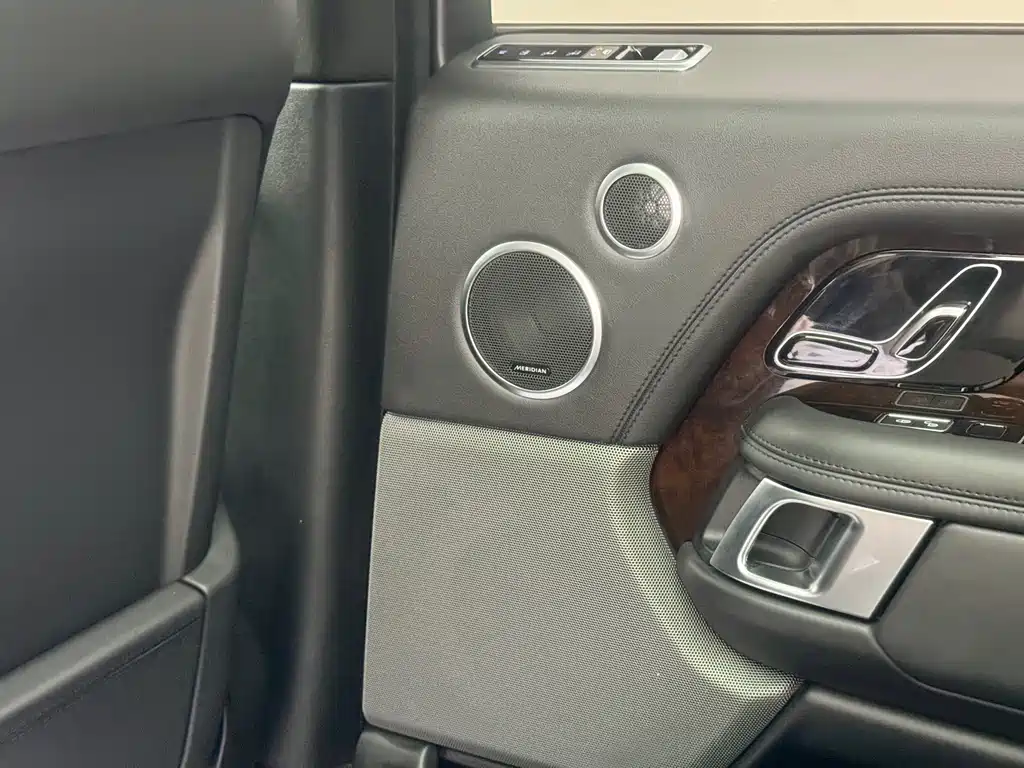 Land Rover Range Rover — миниатюра 16