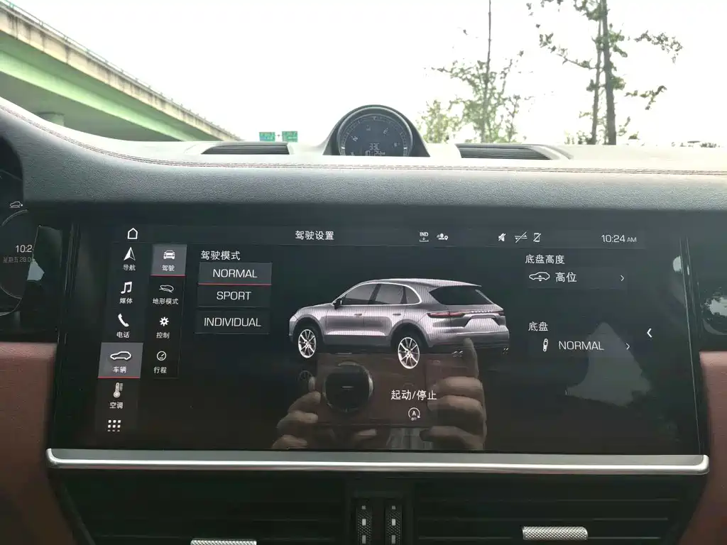 Porsche Cayenne — миниатюра 6