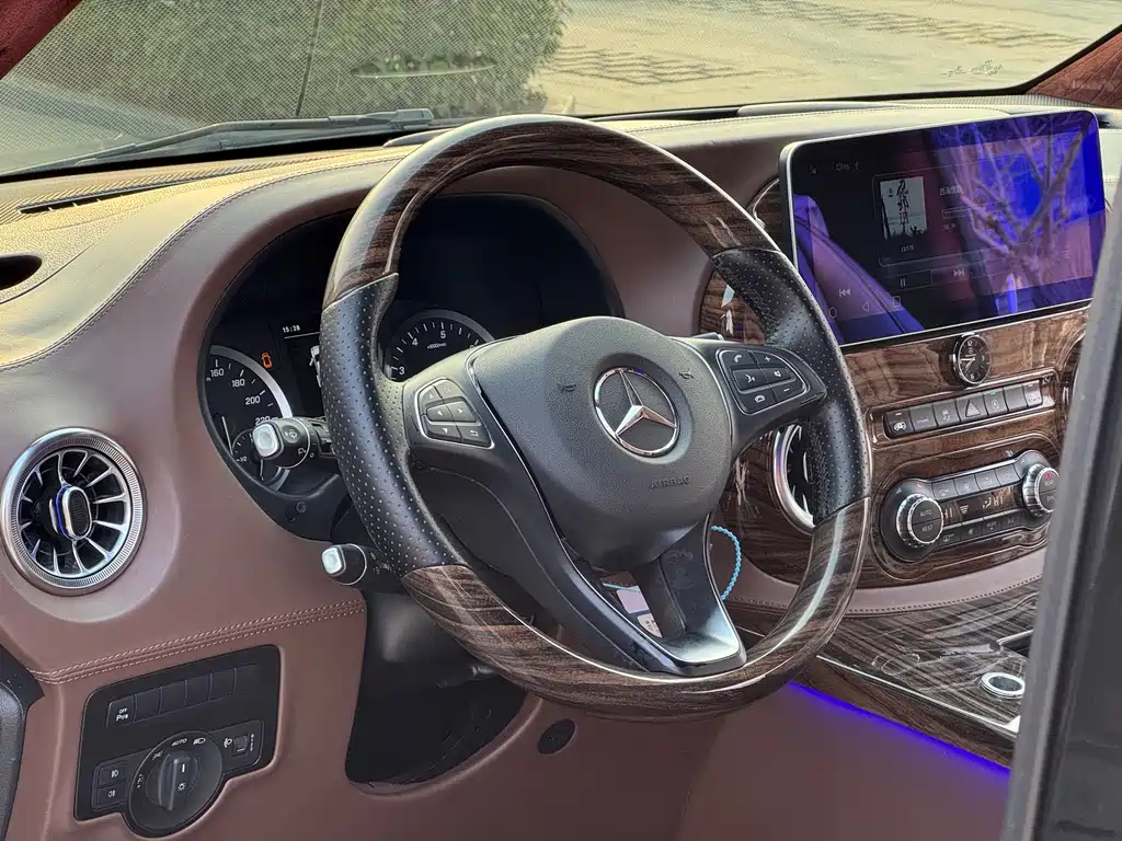 Mercedes-Benz Vito 2021 2.0T 7 мест