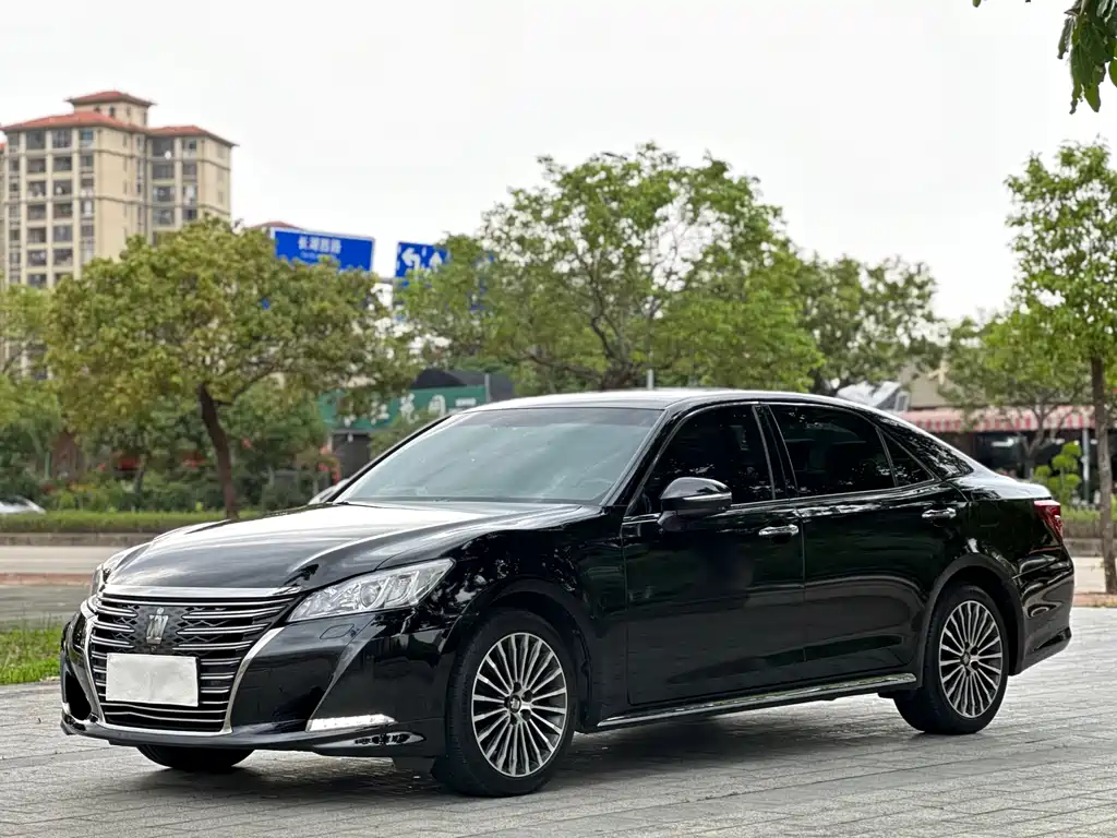 Toyota Crown 2018