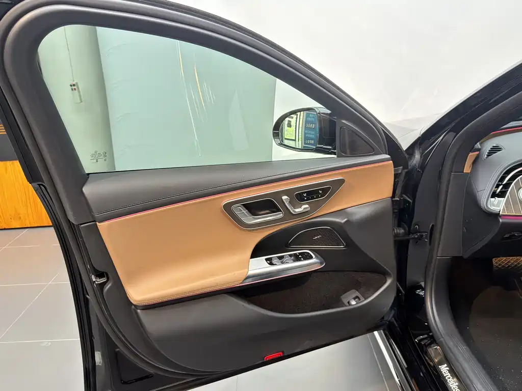 Mercedes-Benz E-Class — миниатюра 11
