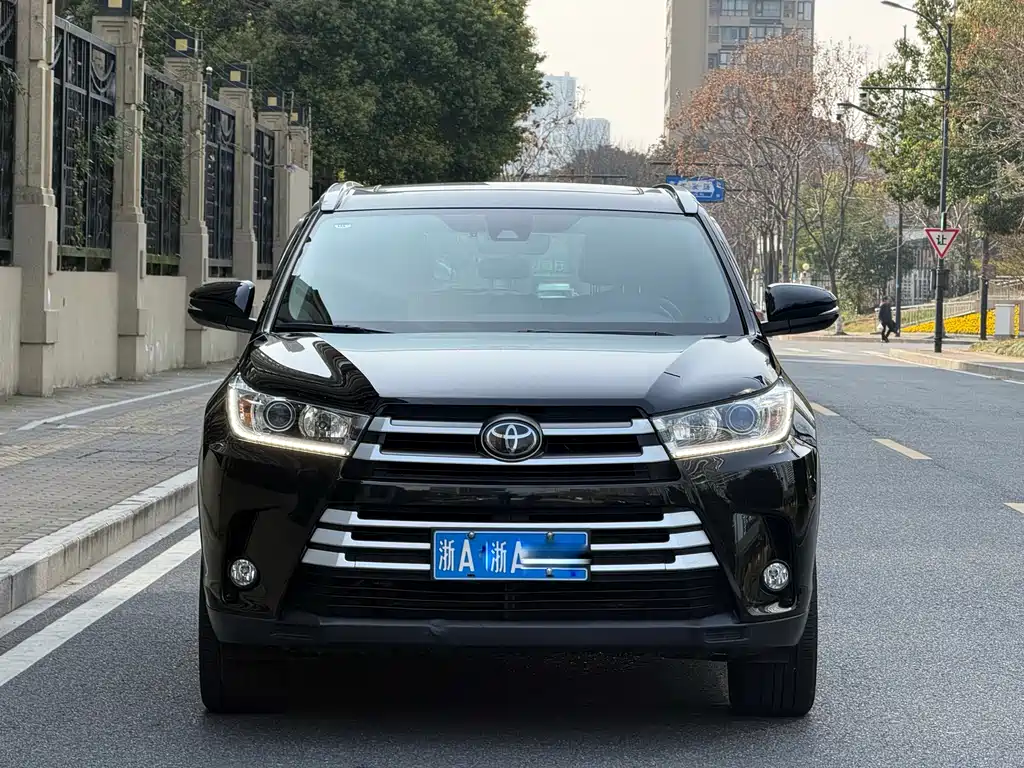 TOYOTA HIGHLANDER