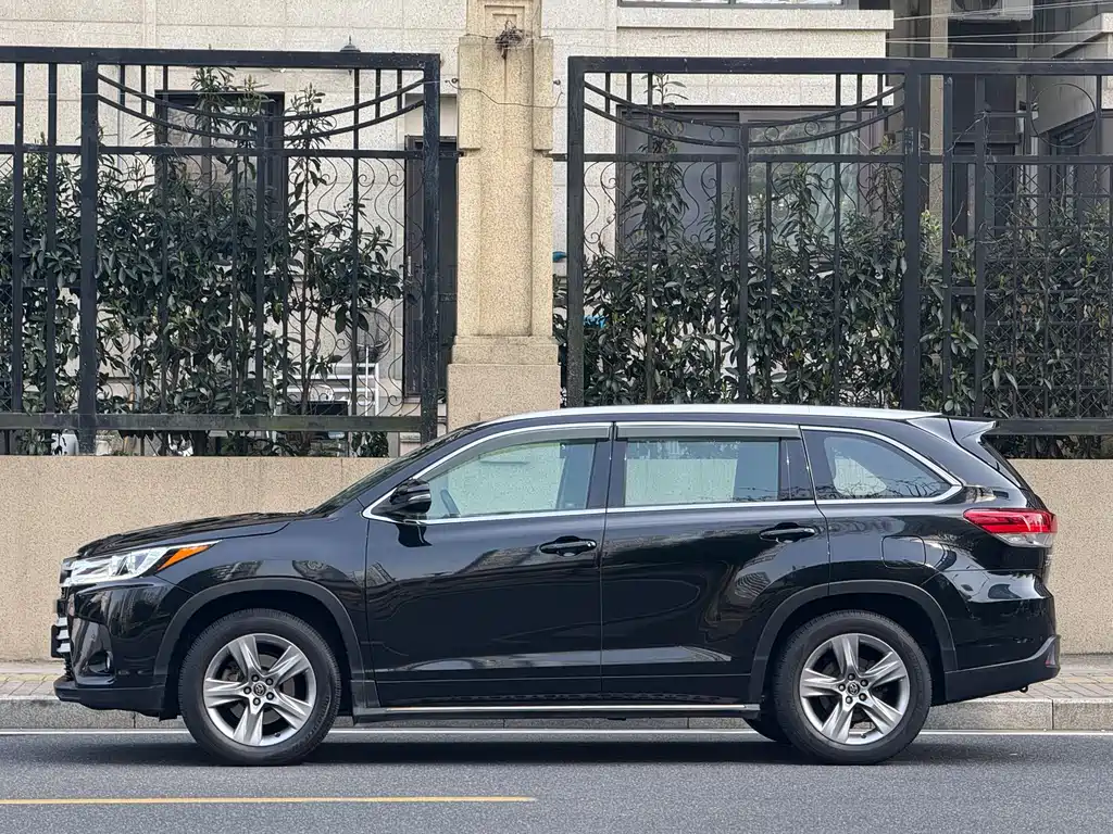 TOYOTA HIGHLANDER