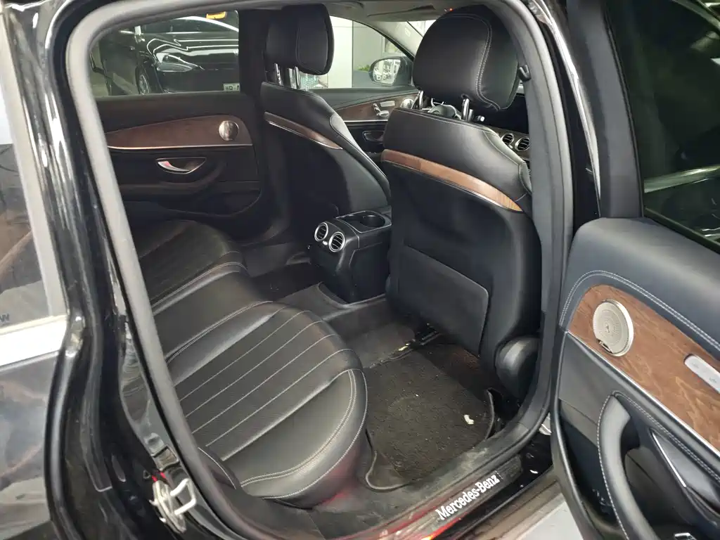 Mercedes-Benz E-Class — миниатюра 13